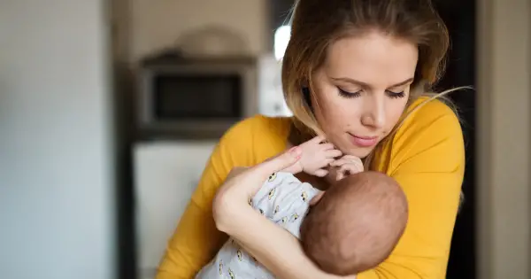 El bello corazón de una madre y mujer sola